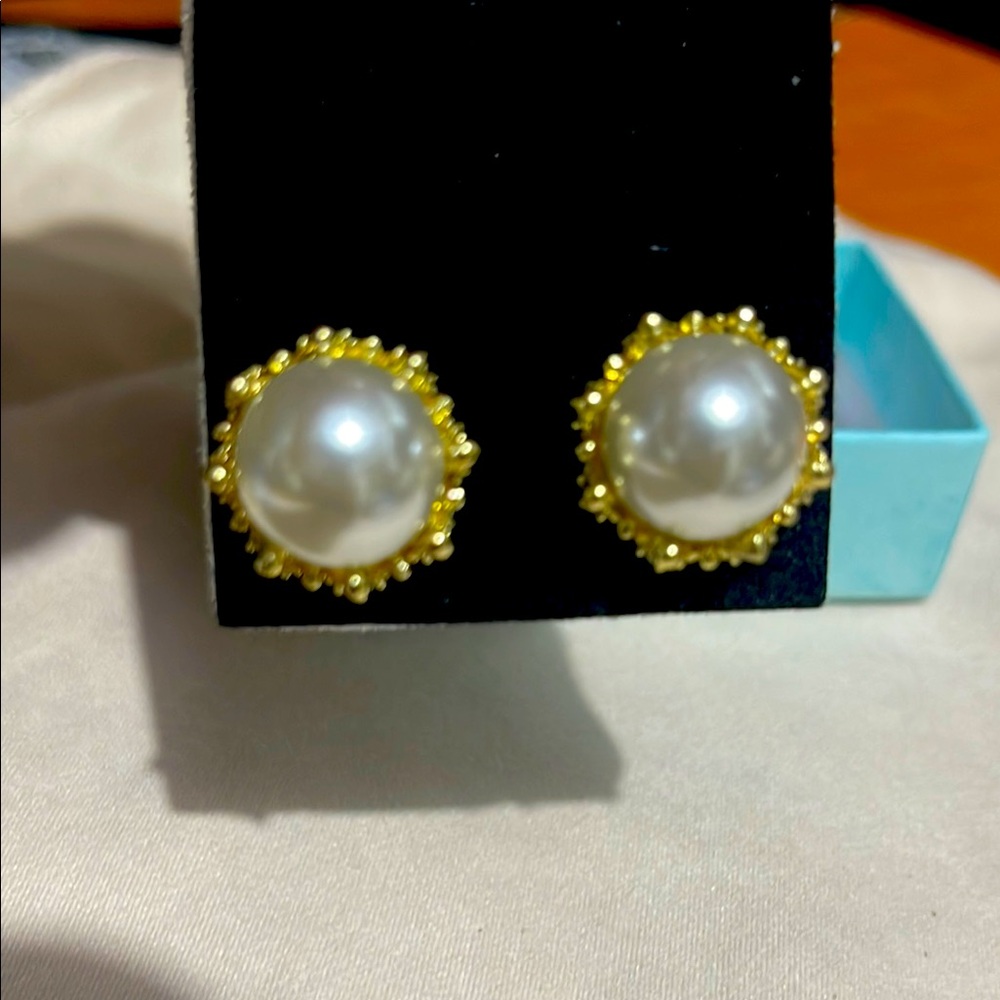 Elegant Gold and Pearl Stud Earrings